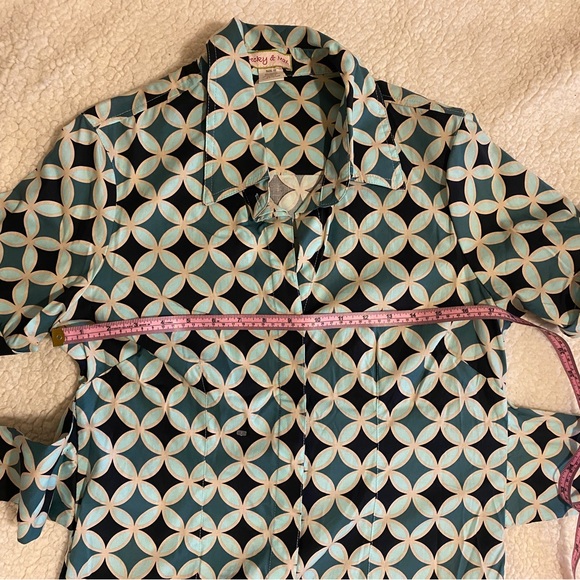 Becky & Max. Button down fitted shift dress - Picture 2 of 7